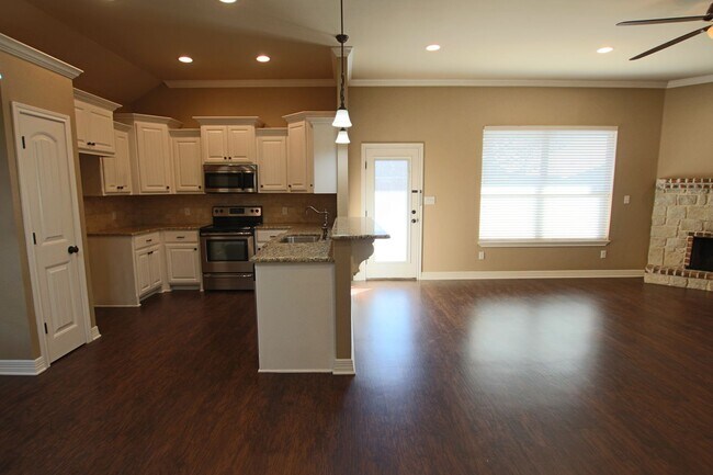 Building Photo - Gorgeous 3 Bed 2 Bath Home in Bullard! Coming Soon!