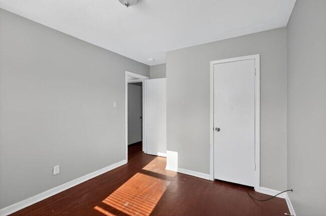 Building Photo - 896 Pawnee Ave
