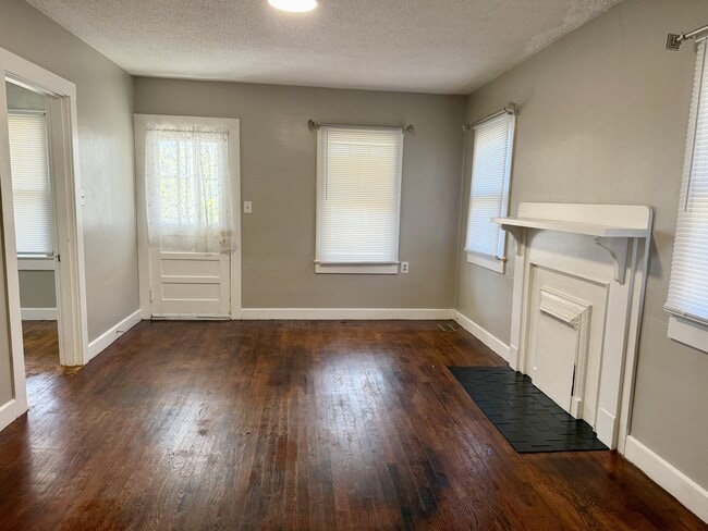 Building Photo - 906 Cherokee St