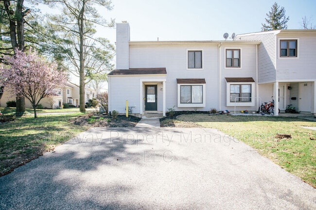 Primary Photo - 207 Empress Ct