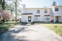 Building Photo - 207 Empress Ct