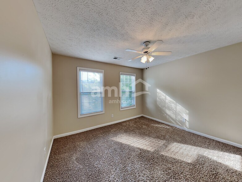 Building Photo - 1200 Evergreen Oak Way