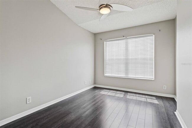 Building Photo - 739 Vallance Way NE