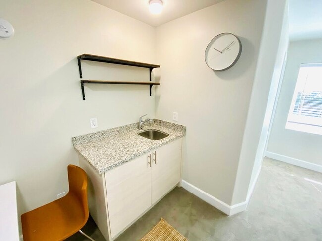Building Photo - AVAILABLE NOW! REMODELED STUDIO APARTMENT ...