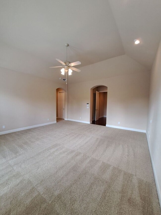 Building Photo - Custom Clovis Residence in Gated Community | Spacious Layout & 3-Car Garage!