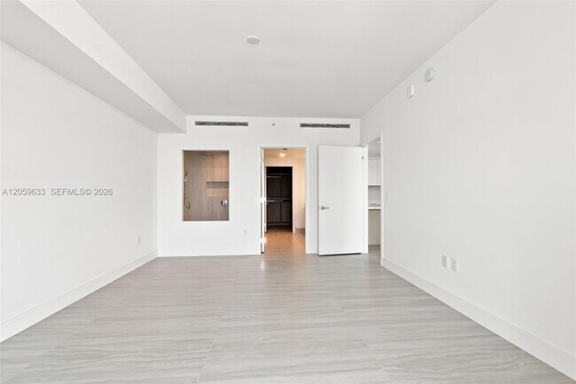 Building Photo - 2411 Laguna Cir