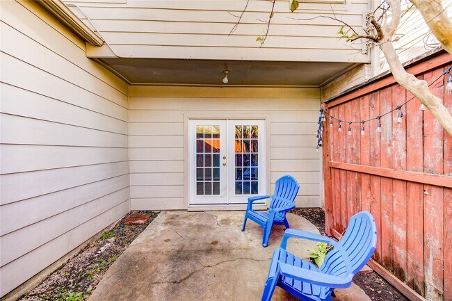 Building Photo - 940 Wycliffe Dr