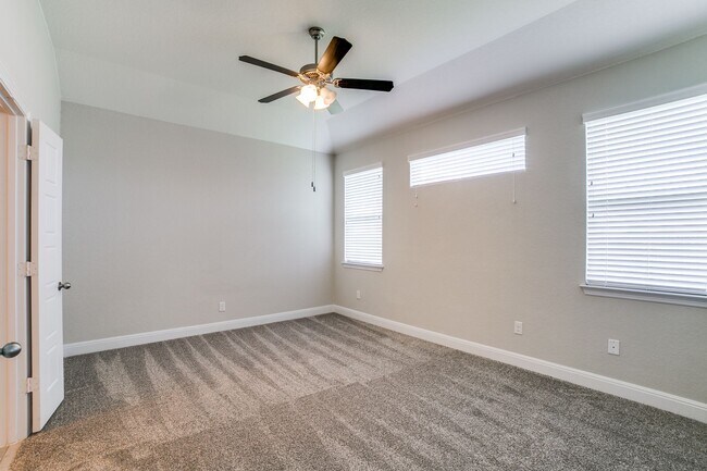 Building Photo - Waterford Park 3 Bed Single Story Home