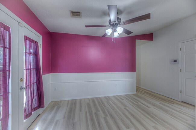 Building Photo - 1712 W 57th Pl