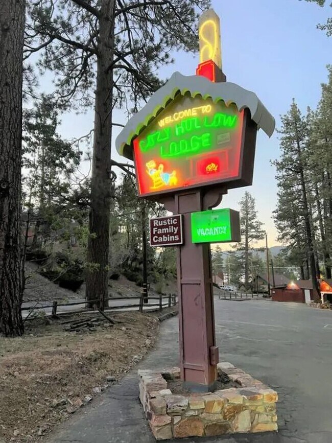 Building Photo - Cozy Hollow Lodge, Big Bear, CA