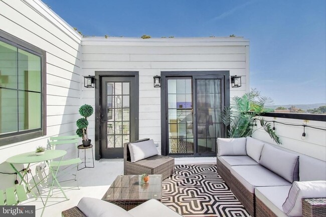 Building Photo - 1011 18th St NE