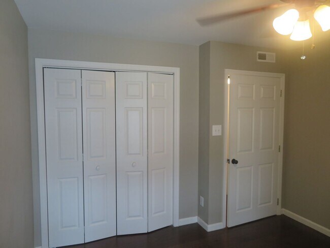 Building Photo - Laurel Villas #105 -3BR/2BA Available for AUGUST 2026 move in!