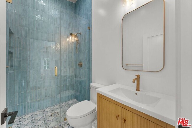 Building Photo - 9005 Rosewood Ave