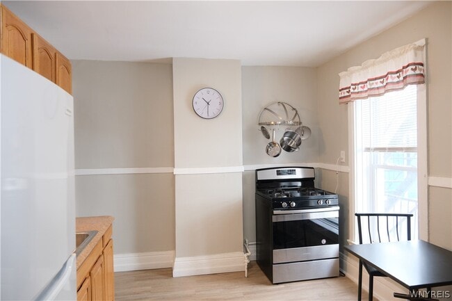 Building Photo - 82 Fargo Ave