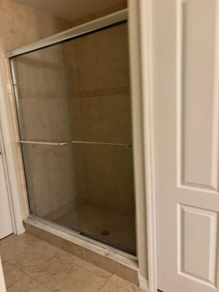 Building Photo - 616 Valencia Ct