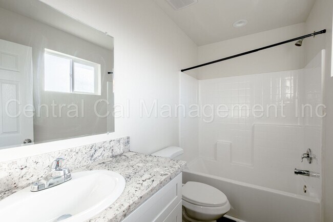 Building Photo - 541 Walker St