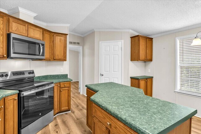 Building Photo - 2 Bedroom 2 Bathroom Home