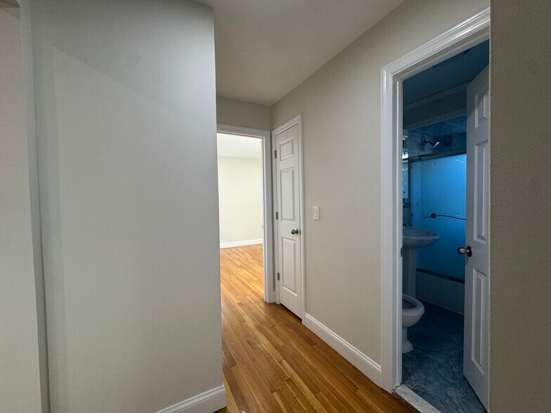 Building Photo - 646 Fairview Ave