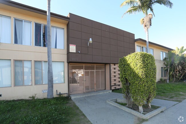 Building Photo - 3905 Stevely Ave