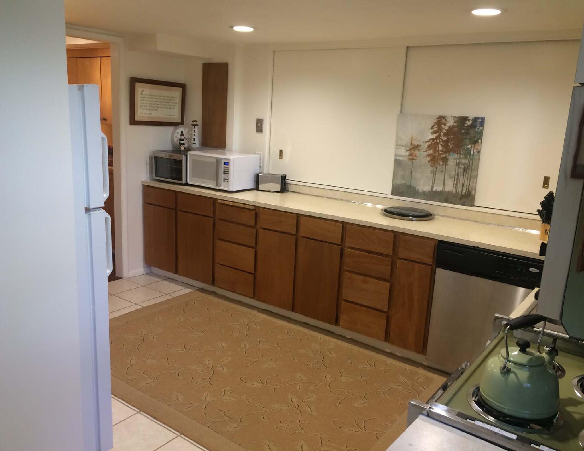 Kitchen - 1 - 520 17th Ave SE