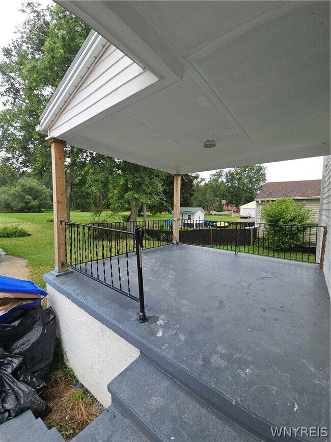 Building Photo - 3663 Seneca St