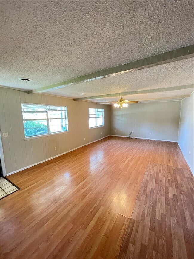 Building Photo - 3102 Scott Ln