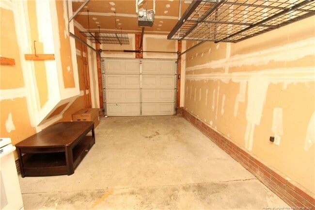 Building Photo - 101 Lake Meadow Dr