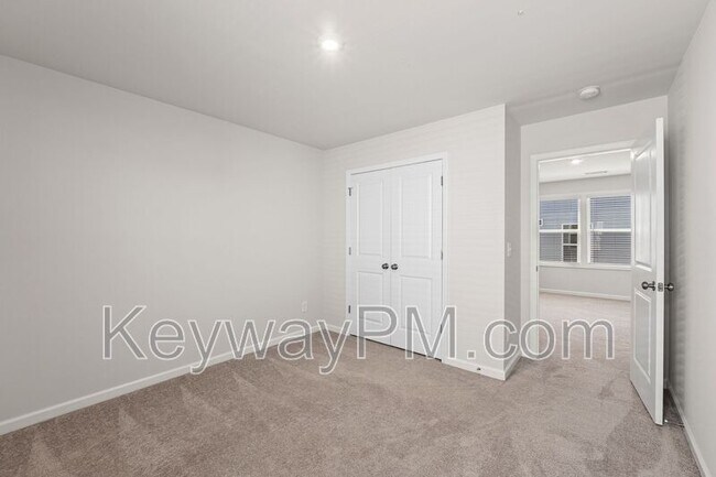 Building Photo - 651 Manitou Cir