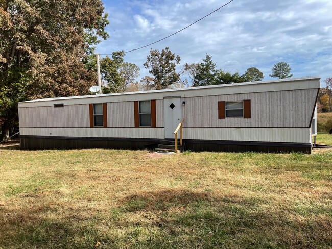 Primary Photo - 2 BED, 1 BATH MOBILE HOME $900 MONTH, $900...