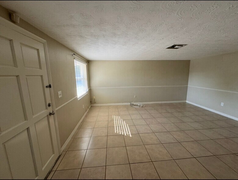 Building Photo - 3509 Nixon Rd