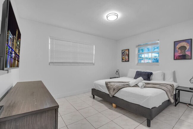 Building Photo - 18715 NW 10th Ct