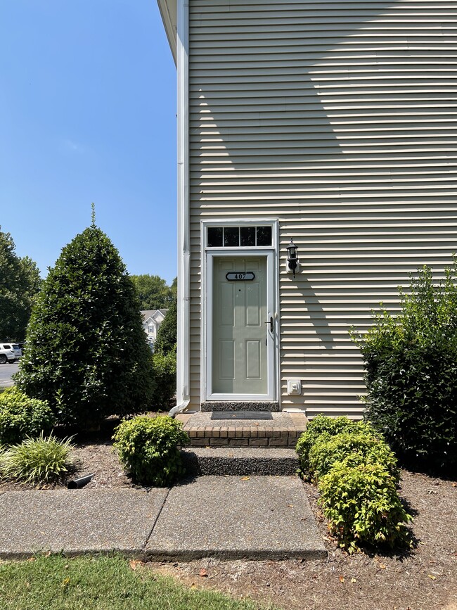 Building Photo - 407 Newport Meadows Cir
