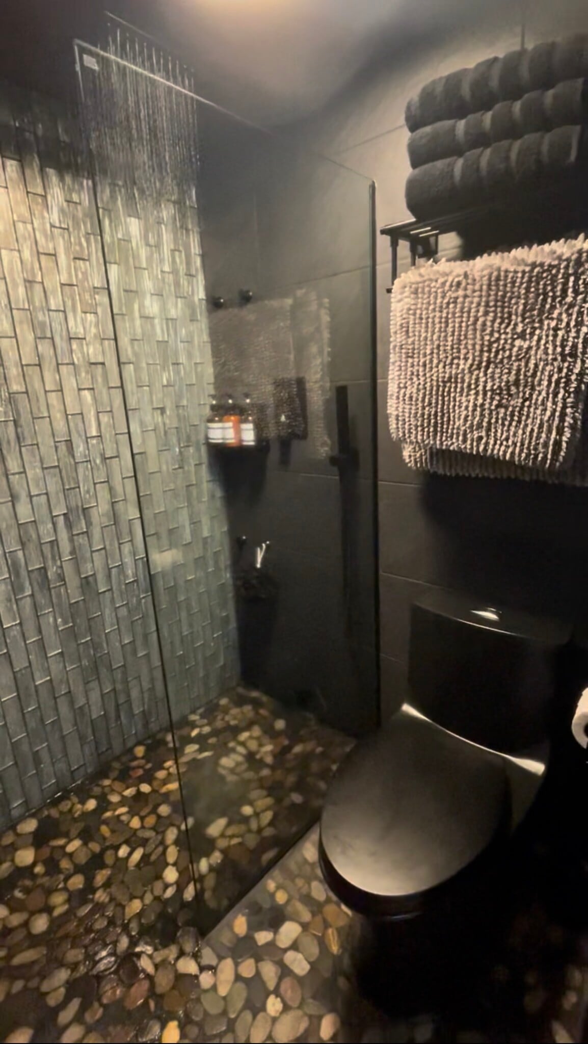 Building Photo - 411 Hobron Ln