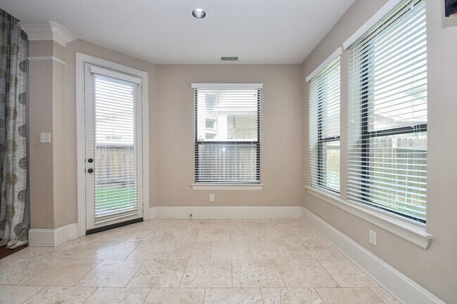 Building Photo - 6034 Gracys Landing Ln