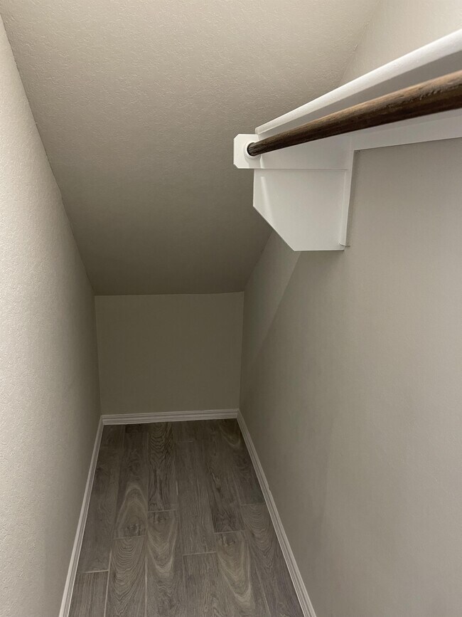 Building Photo - 2532 Ayers Dr