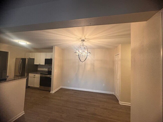 Building Photo - 14208 Pinehurst Ln