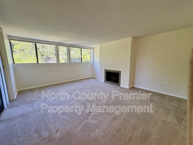 Building Photo - 2420 Torrey Pines Rd