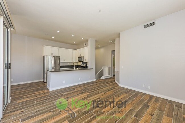 Building Photo - Stunning Westpark Condo in the Heart of Ir...