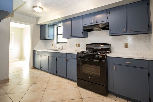 Building Photo - 10902 Mosscrest Dr