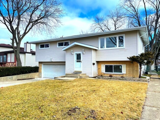 Building Photo - 837 S Iowa Ave