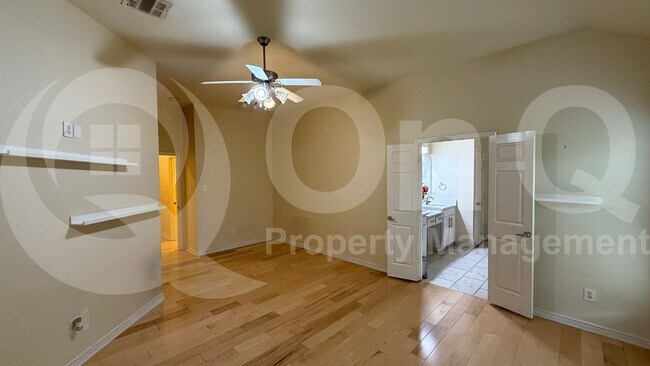 Building Photo - 9584 Park Garden Dr