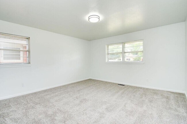 Building Photo - AVAILABLE FOR PRE-LEASE - Modern & Charming 3 Bedroom