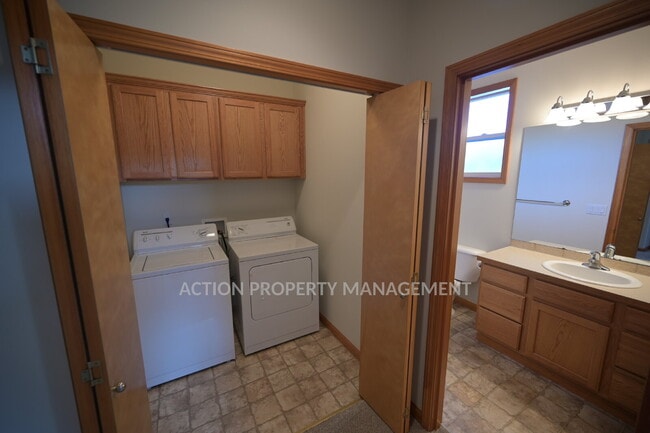 Building Photo - 2 bed 2 bath, in Sequim