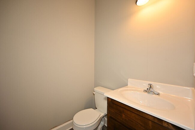 Building Photo - Nice 3 Bedroom, 2.5 bath with 2 car garage...