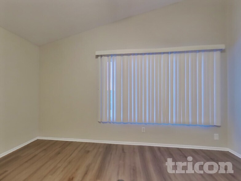 Building Photo - 863 Pike Dr