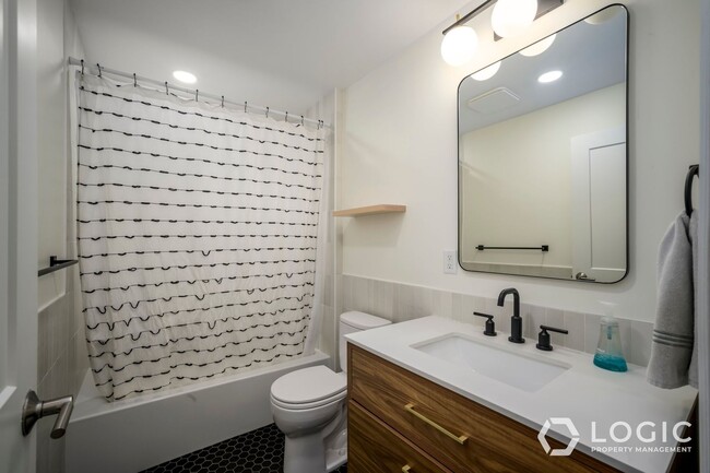 Building Photo - 3760 E Millstream Dr