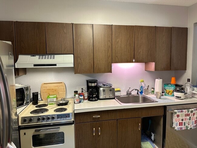 Building Photo - 114 Nahant St