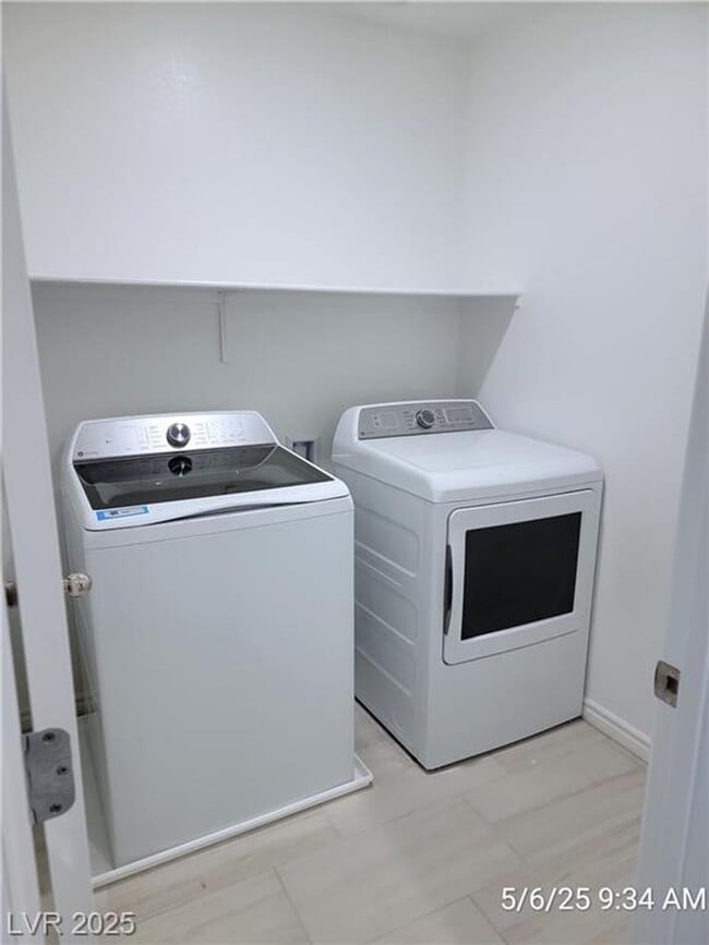 Building Photo - BRAND NEW 3 BED, 2.5 BATH TOWNHOME IN NW L...