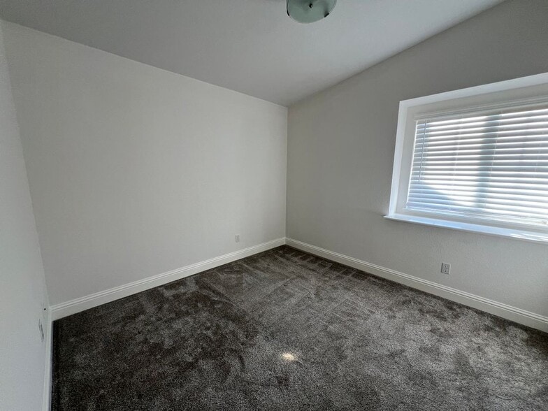 Building Photo - 4216 Heritage Ct