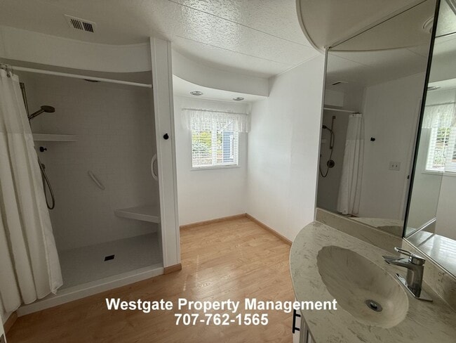 Building Photo - 965 Eastman Ln